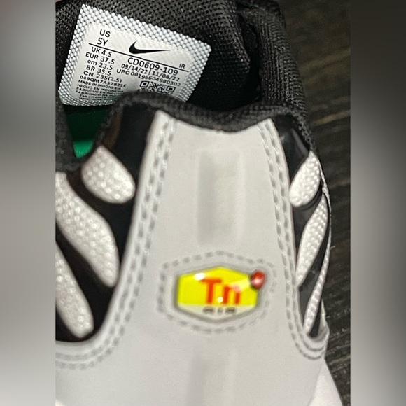 NIKE AIR MAX PLUS GS 'PLATINUM BLACK RED' YOUTH SIZE 5Y WOMEN’S 6.5 brand new - Picture 6 of 6